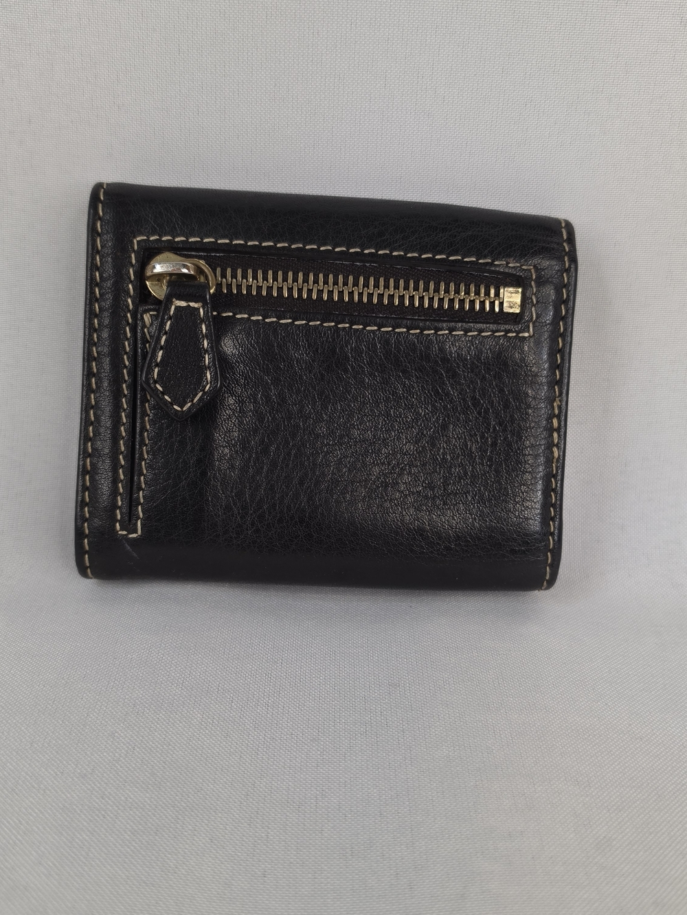 Dooney & Bourke Black Leather Trifold Compact Wallet Red Lining Zip Pocket 4
